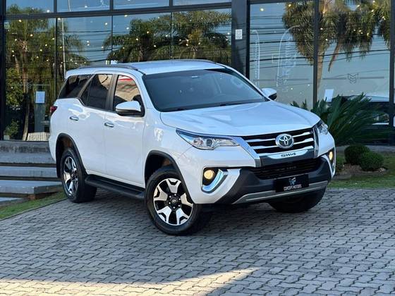 TOYOTA HILUX SW4 2.7 SRV 7 LUGARES 4X2 16V FLEX 4P AUTOMÁTICO TOYOTA HILUX SW4 2.7 SRV 7 LUGARES 4X2 16V FLEX 4P AUTOMÁTICO
